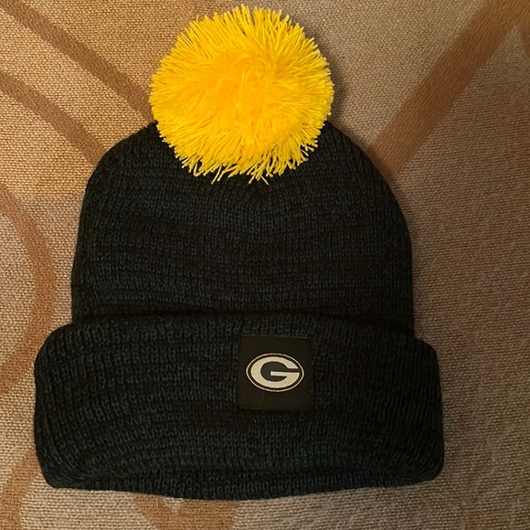 Other - NWOT Miller Lite Green Bay Packer stocking pom cap, OS